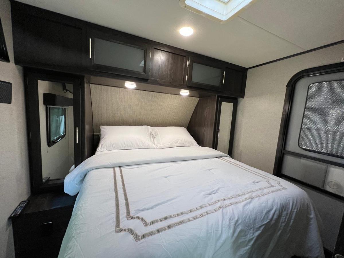 Отель Lake Front Rv Experience Close To Port Canaveral And Kennedy Space Center Тайтусвилл Экстерьер фото